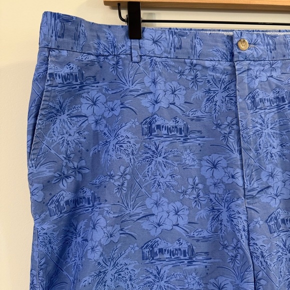 Men’s Peter Millar Blue Flat Front tropical printed Lightweight Cotton shorts - Picture 2 of 4